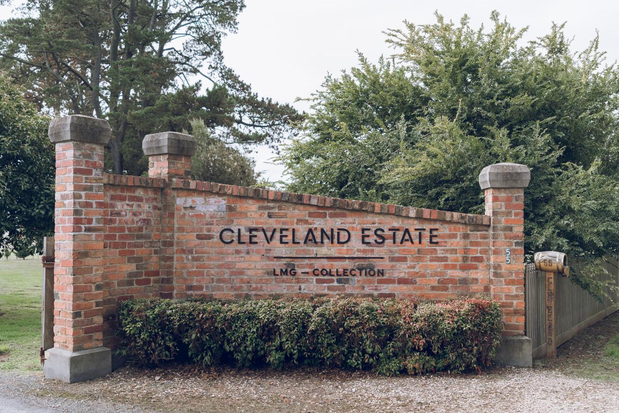 Cleveland Estate Hotel Lance Field Exterior photo